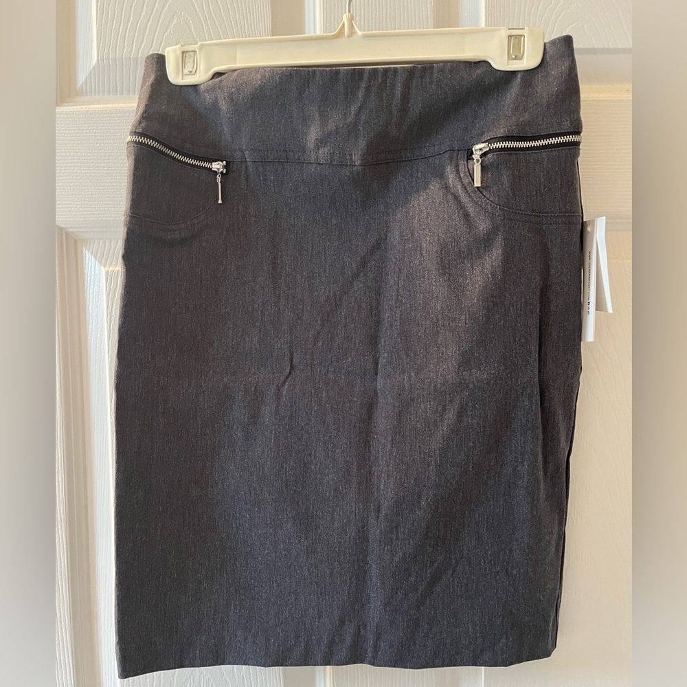 Kohl’s pencil skirt- new!  Medium